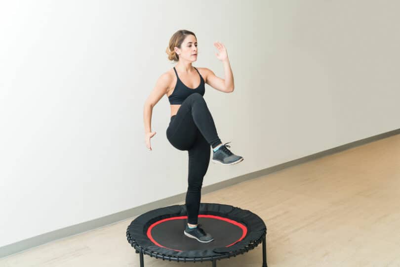 5 exercices à faire sur un trampoline fitness Fitness Magazine